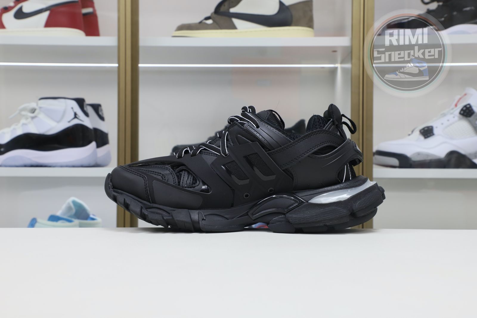 Balenciaga all sizes still in stock! Please contact customer service on iMessage/WhatsApp to purchase! BLGA  Track（LED）