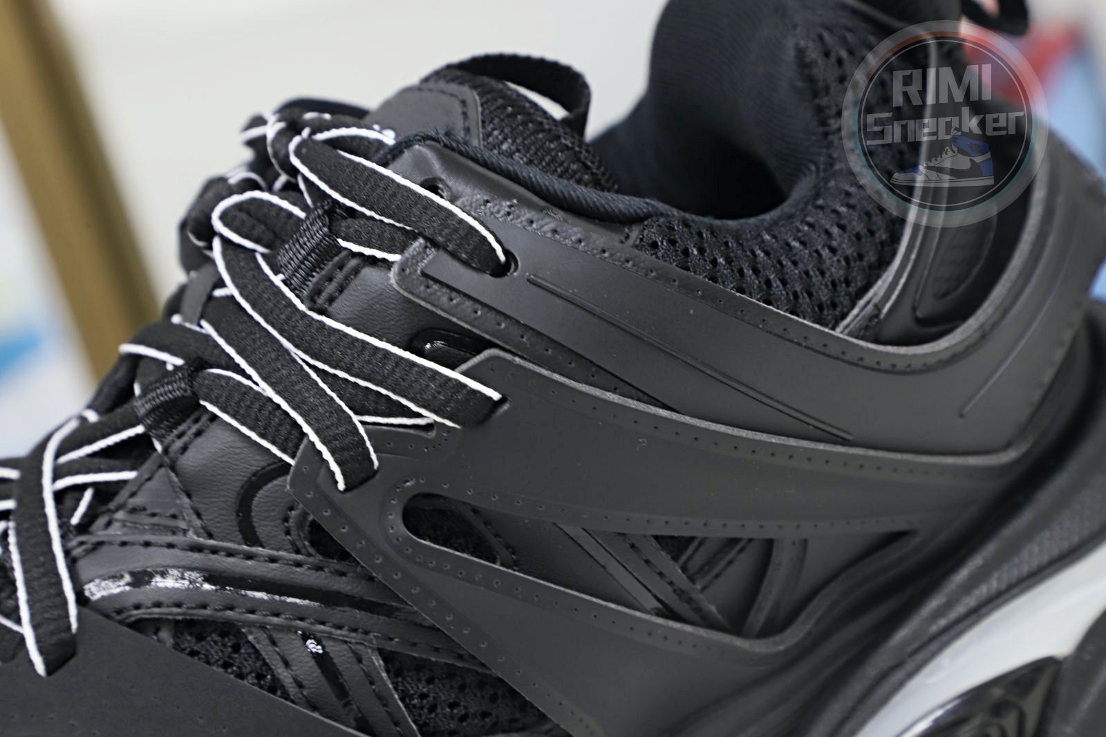 Balenciaga all sizes still in stock! Please contact customer service on iMessage/WhatsApp to purchase! BLGA  Track（LED）