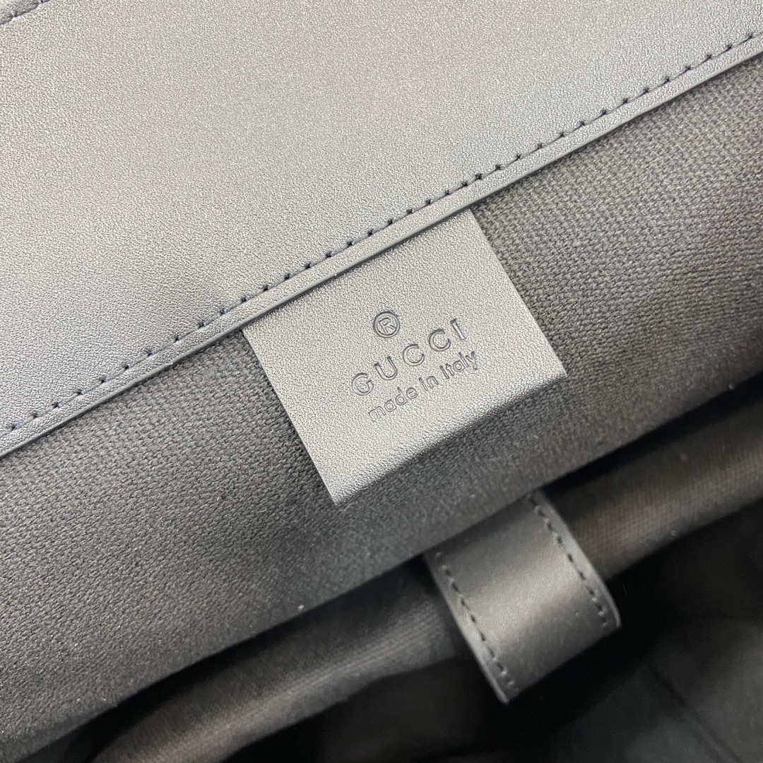 G*u*i backpack model: 495563. size: 34*42*16cm