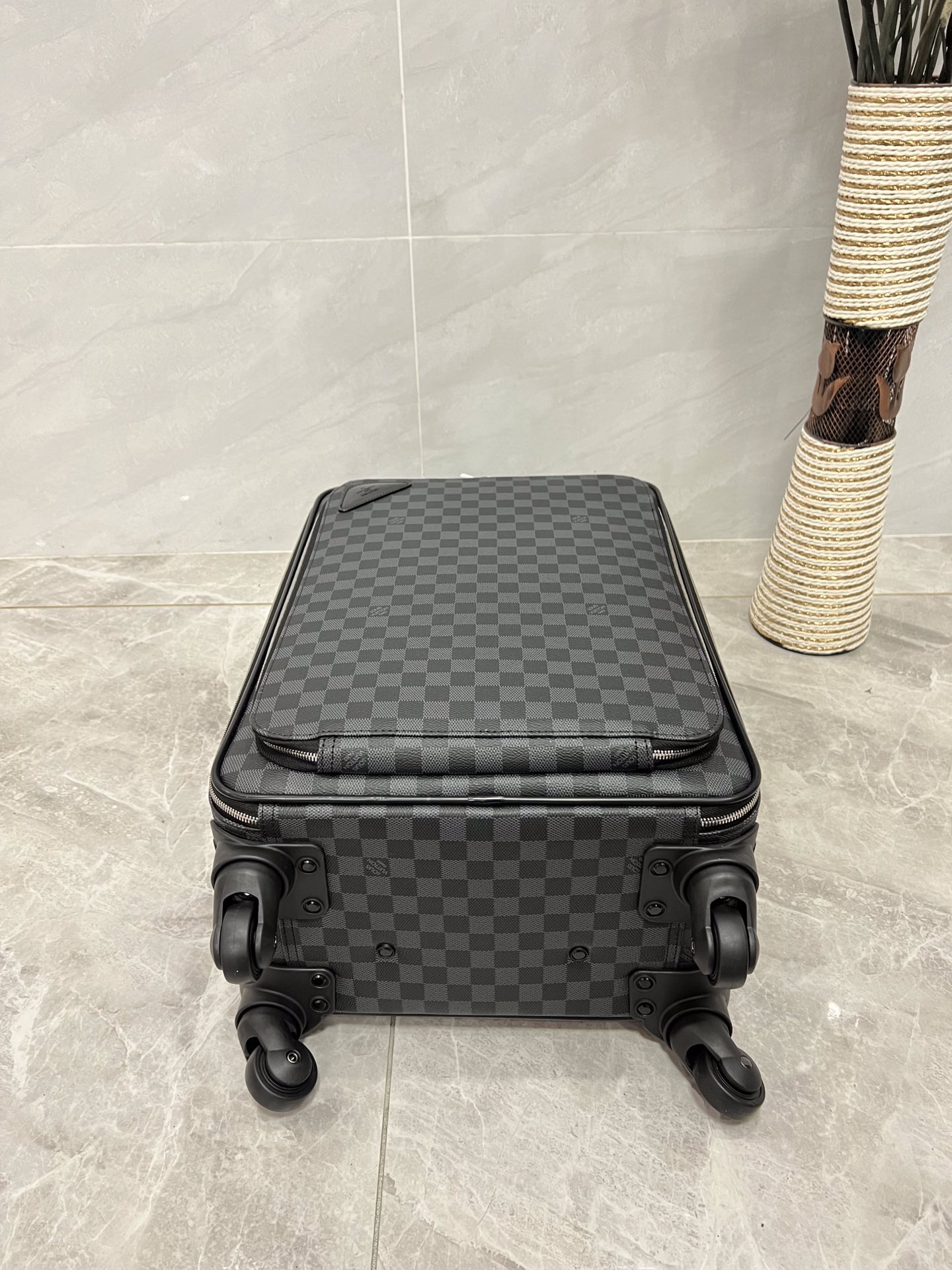 G*u*i luggage/original leather gf4343 size: 20 inches