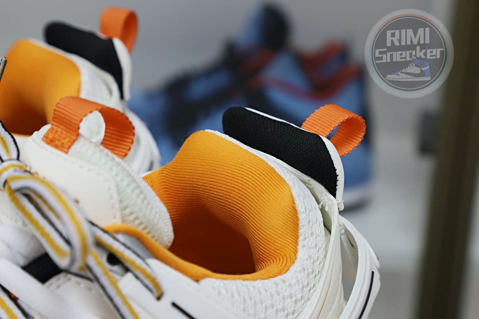 Balenciaga all sizes still in stock! Please contact customer service on iMessage/WhatsApp to purchase! BLGA  Track（LED）