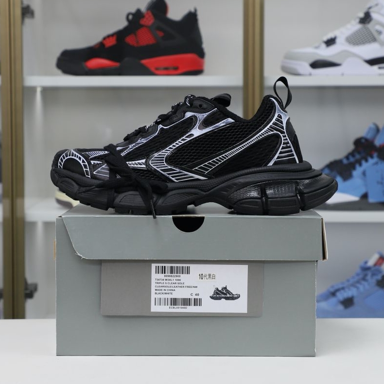 Balenciaga all sizes still in stock! Please contact customer service on iMessage/WhatsApp to purchase!  BLGA  3XL