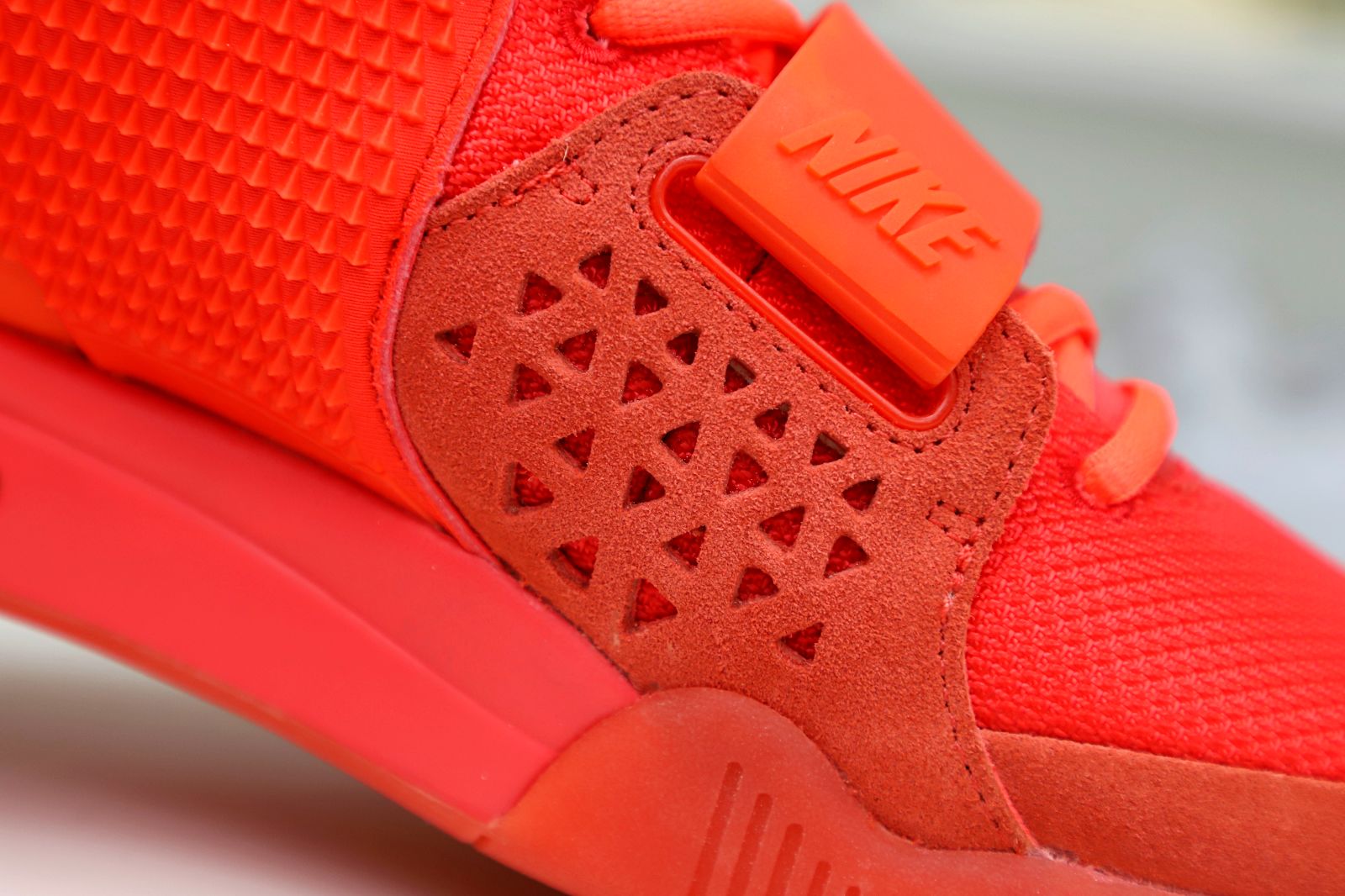 Nike Air Ye*zy 2 red october