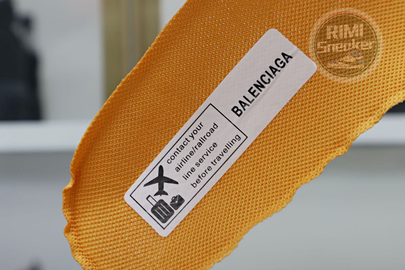 Balenciaga all sizes still in stock! Please contact customer service on iMessage/WhatsApp to purchase! BLGA  Track（LED）