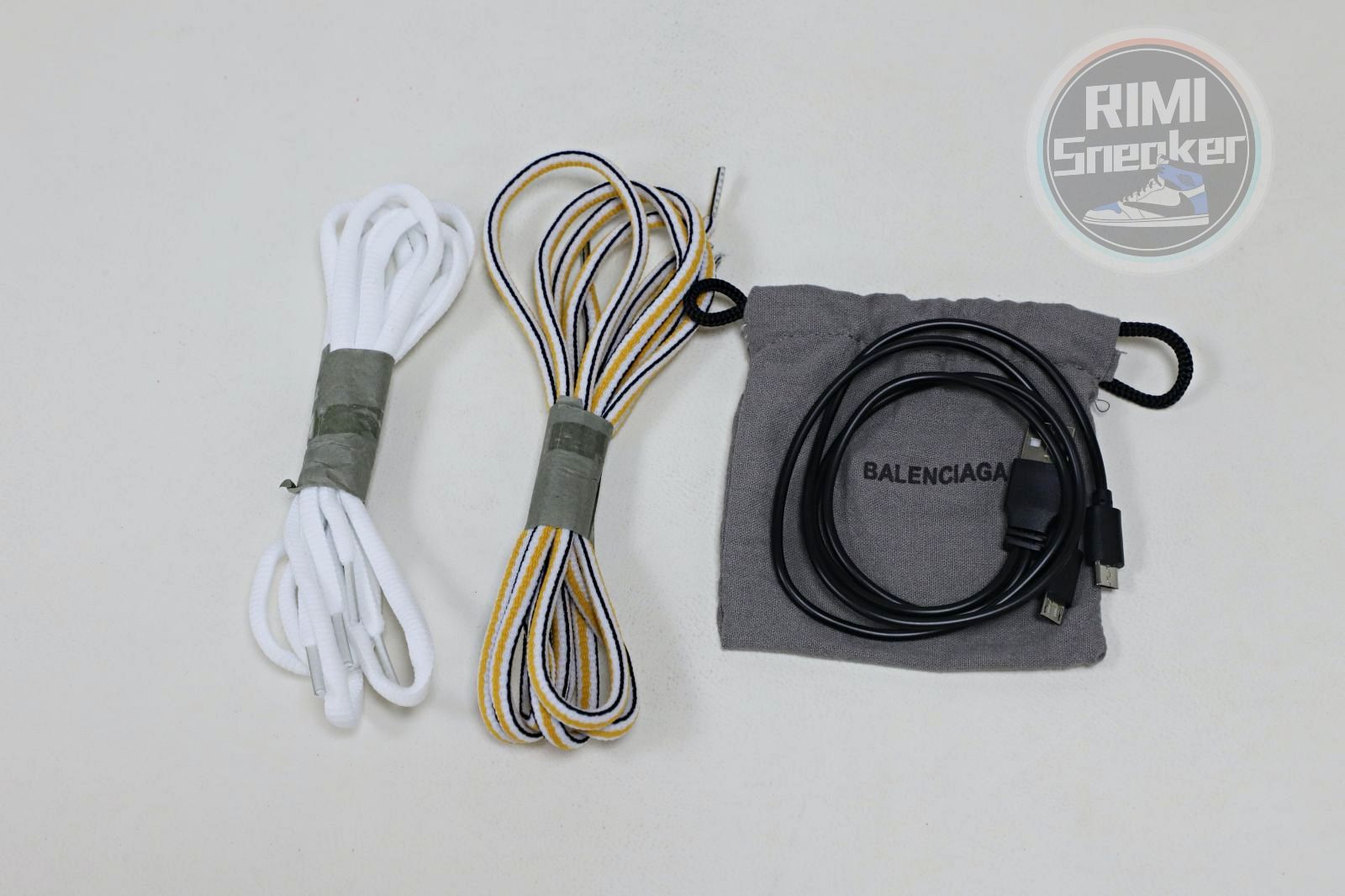 Balenciaga all sizes still in stock! Please contact customer service on iMessage/WhatsApp to purchase! BLGA  Track（LED）