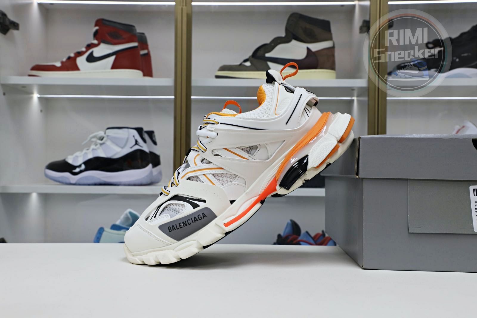 Balenciaga all sizes still in stock! Please contact customer service on iMessage/WhatsApp to purchase! BLGA  Track（LED）