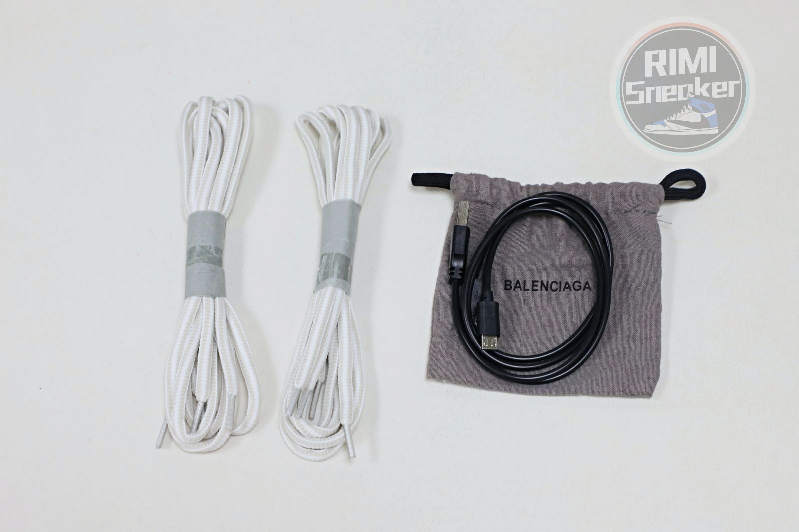 Balenciaga all sizes still in stock! Please contact customer service on iMessage/WhatsApp to purchase! BLGA  Track（LED）