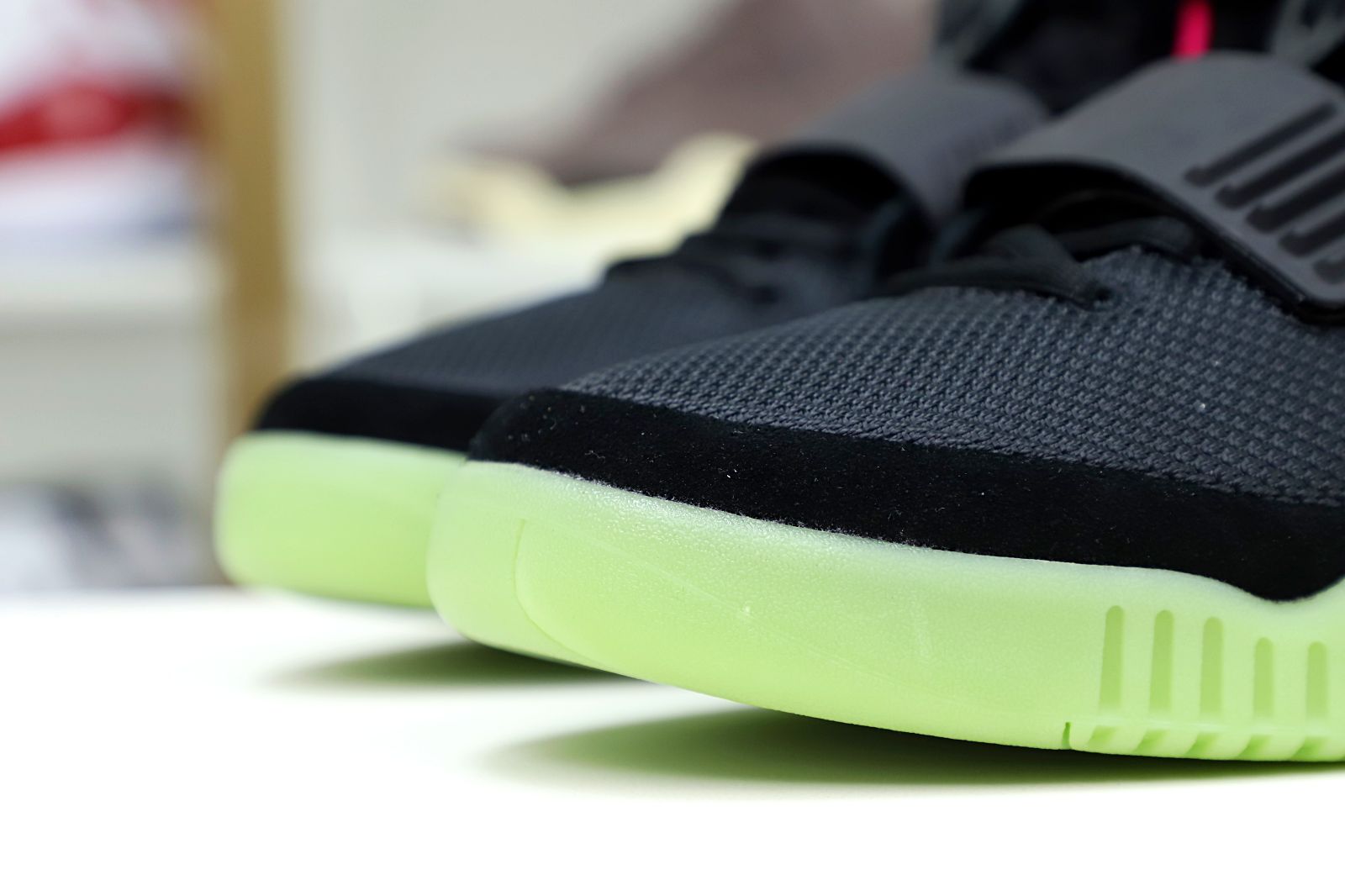 Nike Air Ye*zy 2 solar red