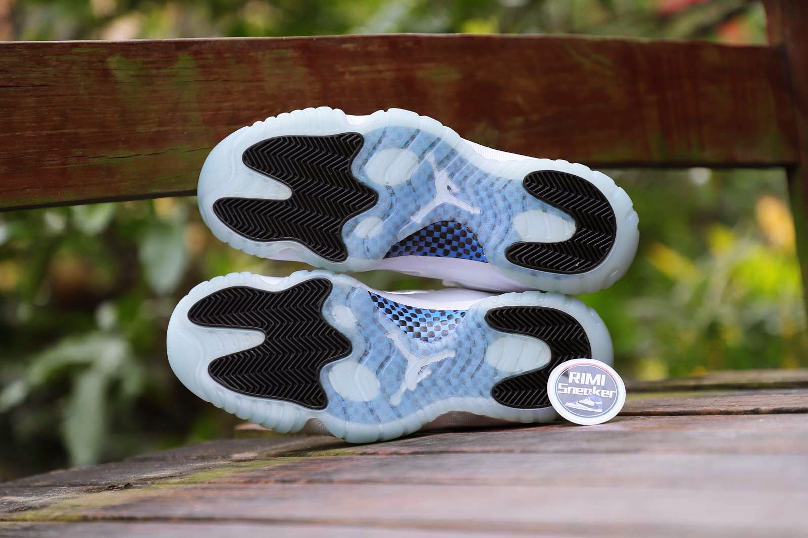 AIR JORDAN 11 RETRO LOW LEGEND BLUE  AV2187-117
