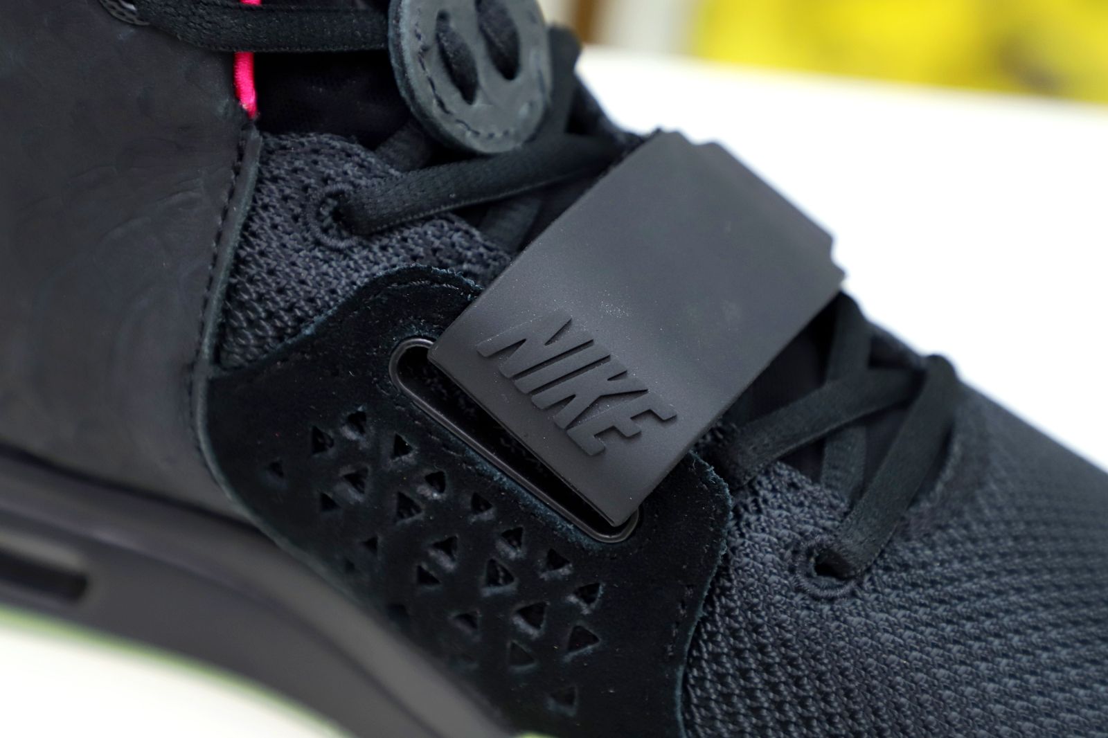 Nike Air Ye*zy 2 solar red