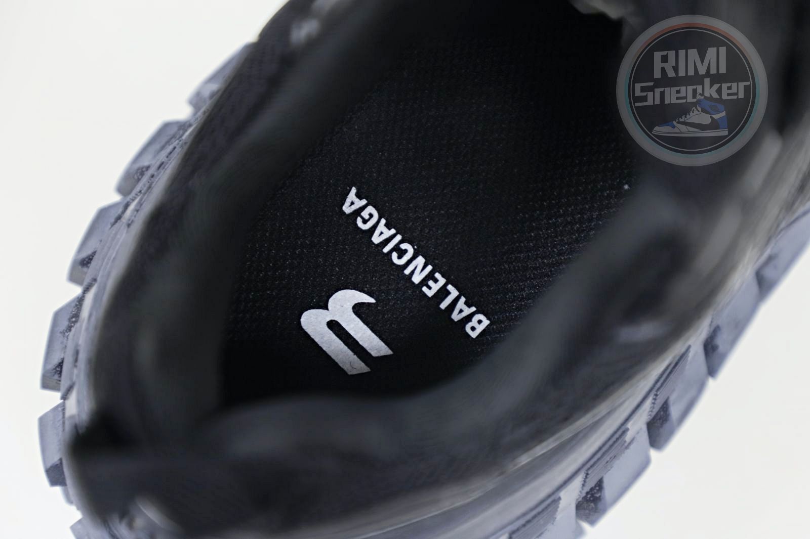 Balenciaga all sizes still in stock! Please contact customer service on iMessage/WhatsApp to purchase. BLGA  Defender