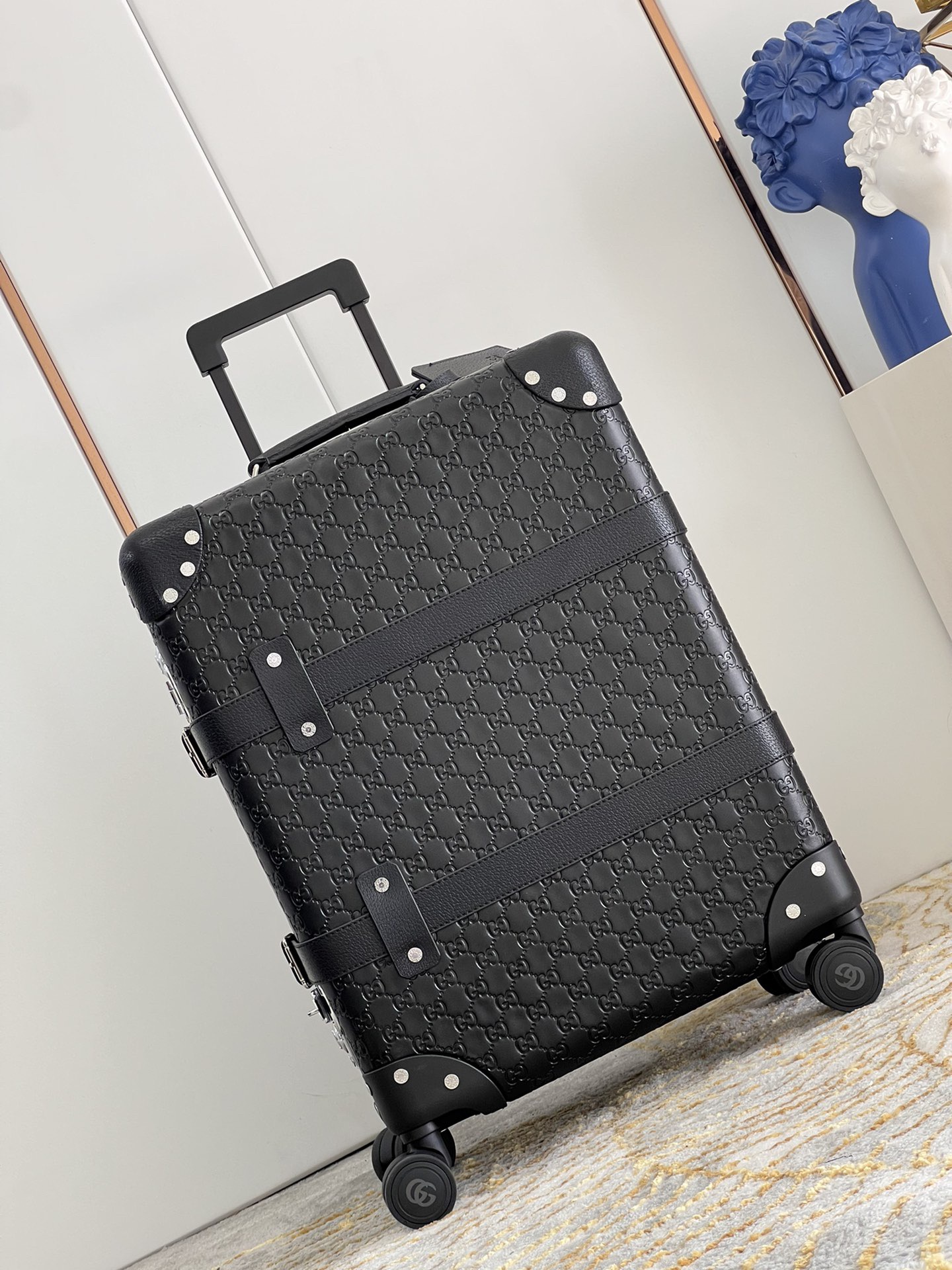 G*u*i suitcase/trolley case f905 retro size 20 inches
