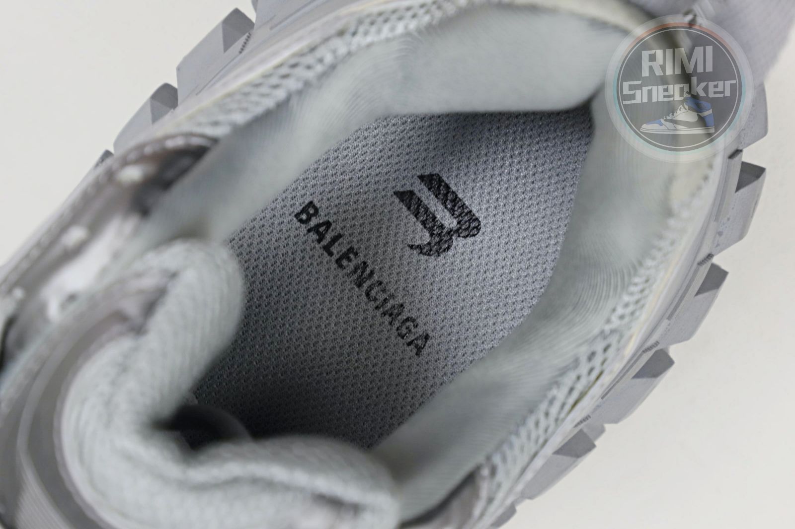 Balenciaga all sizes still in stock! Please contact customer service on iMessage/WhatsApp to purchase! BLGA  Defender