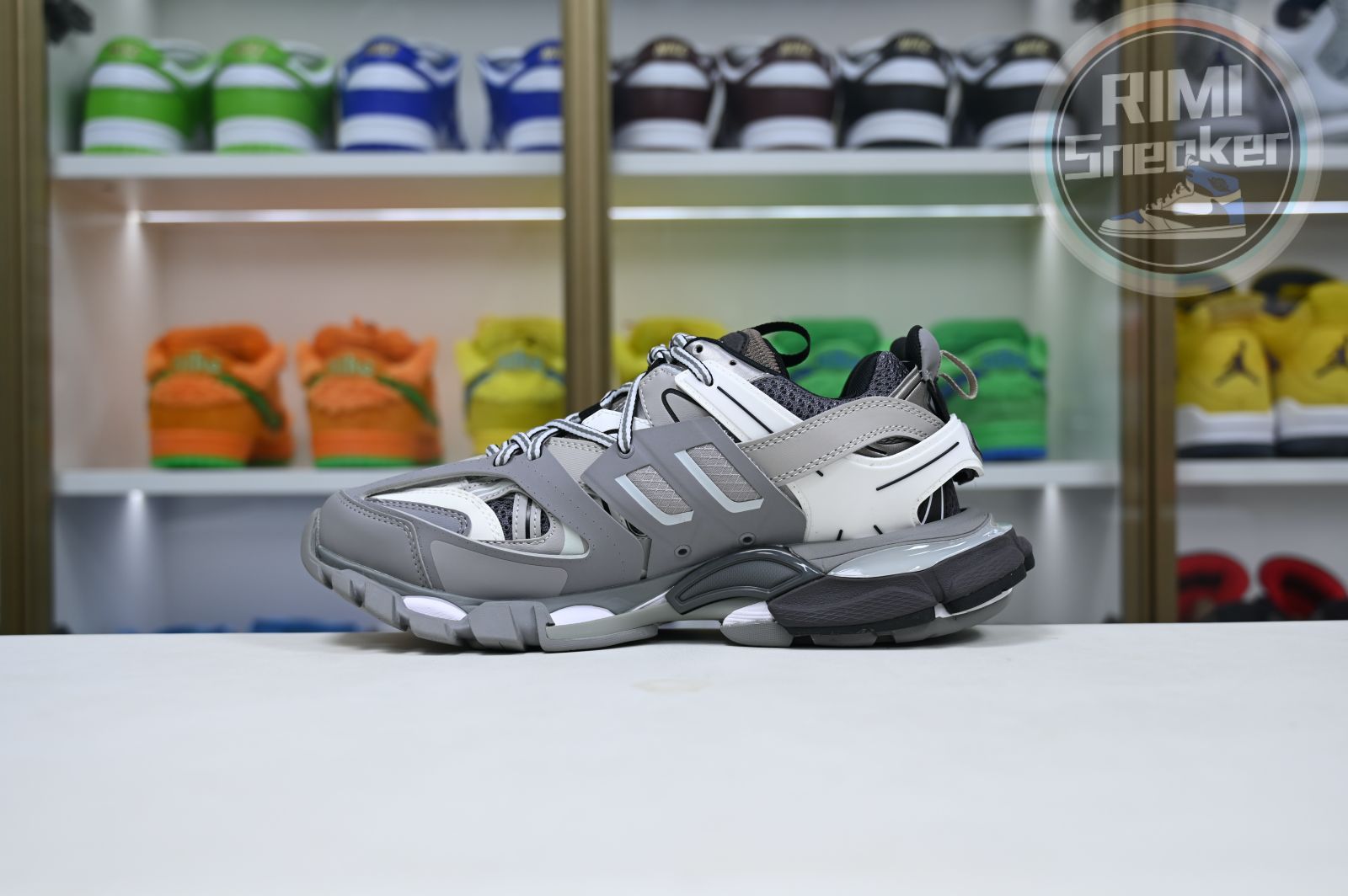 Balenciaga all sizes still in stock! Please contact customer service on iMessage/WhatsApp to purchase! BLGA  Track（LED）