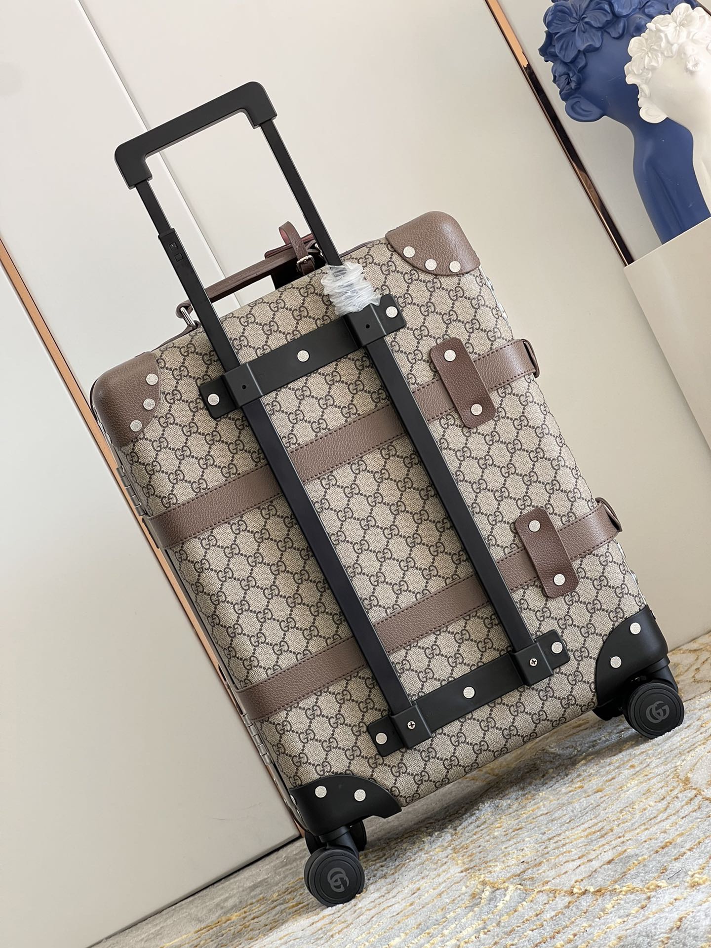 G*u*i suitcase/trolley case f901 retro size 20 inches