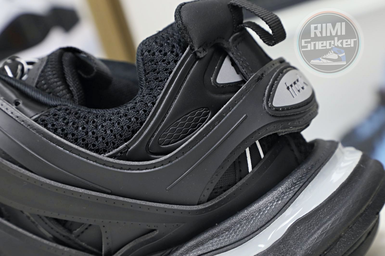 Balenciaga all sizes still in stock! Please contact customer service on iMessage/WhatsApp to purchase! BLGA  Track（LED）