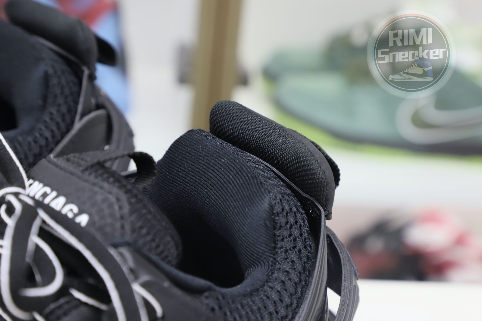 Balenciaga all sizes still in stock! Please contact customer service on iMessage/WhatsApp to purchase! BLGA  Track（LED）