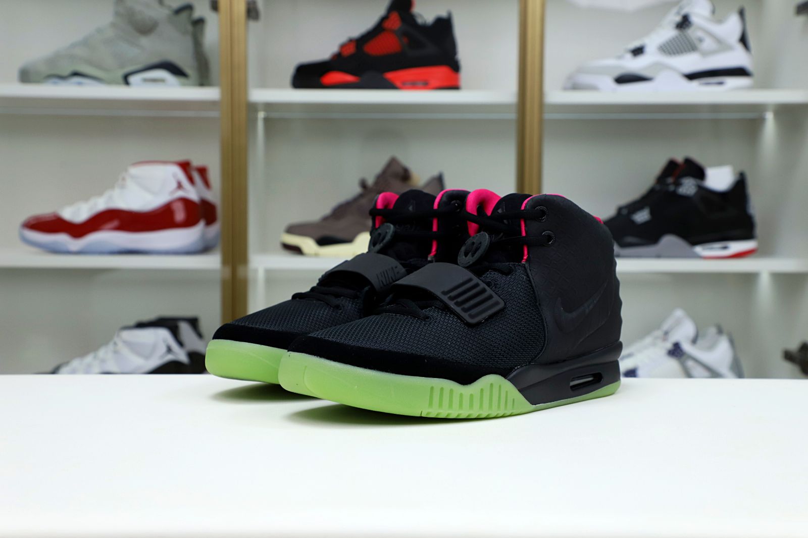 Nike Air Ye*zy 2 solar red