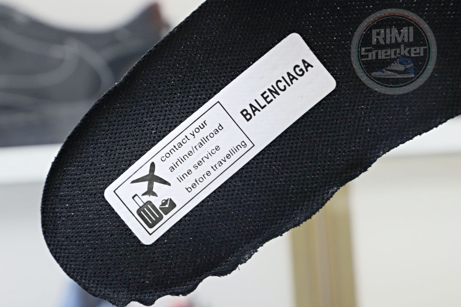 Balenciaga all sizes still in stock! Please contact customer service on iMessage/WhatsApp to purchase! BLGA  Track（LED）