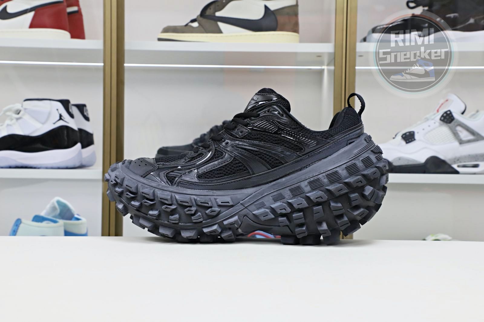 Balenciaga all sizes still in stock! Please contact customer service on iMessage/WhatsApp to purchase. BLGA  Defender