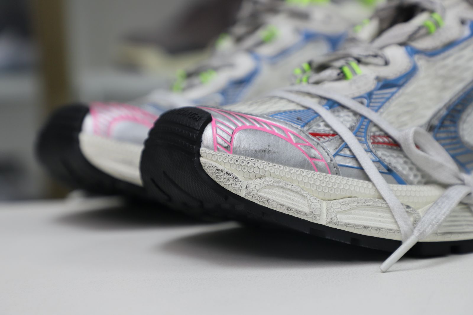 Balenciaga all sizes still in stock! Please contact customer service on iMessage/WhatsApp to purchase! BLGA  3XL