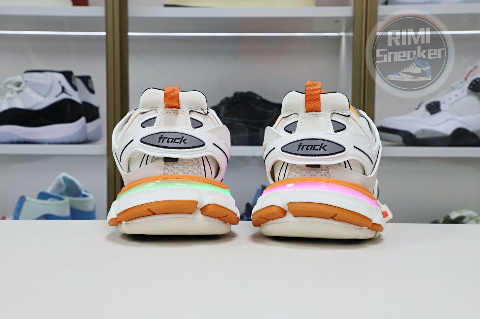 Balenciaga all sizes still in stock! Please contact customer service on iMessage/WhatsApp to purchase! BLGA  Track（LED）