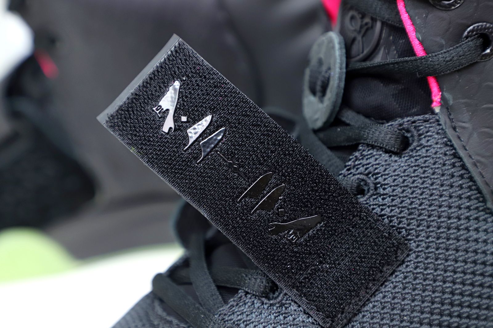 Nike Air Ye*zy 2 solar red