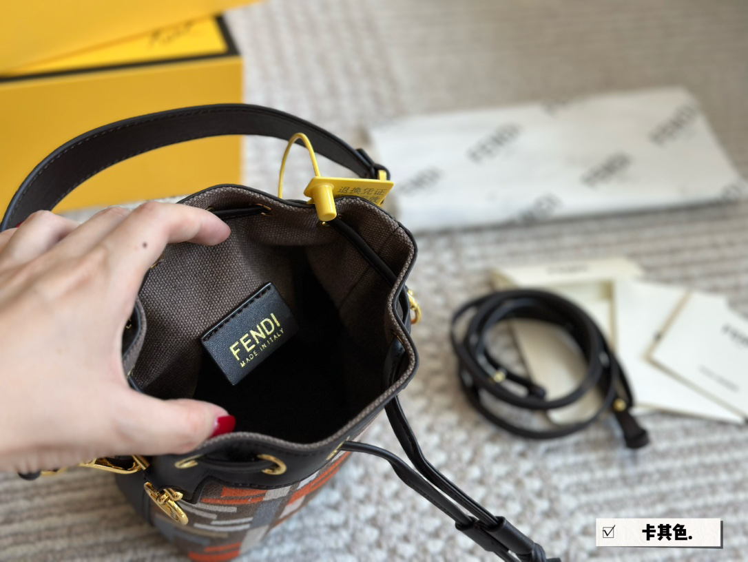 Fendi Mon Tresor Small Bucket Bag Size: 14*22cm