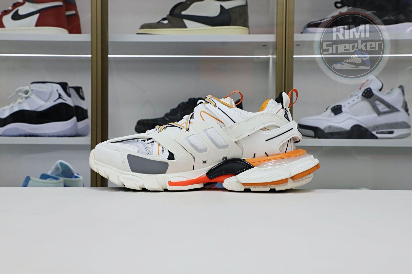 Balenciaga all sizes still in stock! Please contact customer service on iMessage/WhatsApp to purchase! BLGA  Track（LED）