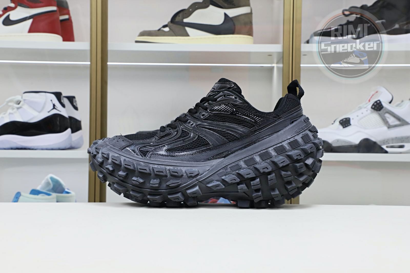 Balenciaga all sizes still in stock! Please contact customer service on iMessage/WhatsApp to purchase. BLGA  Defender