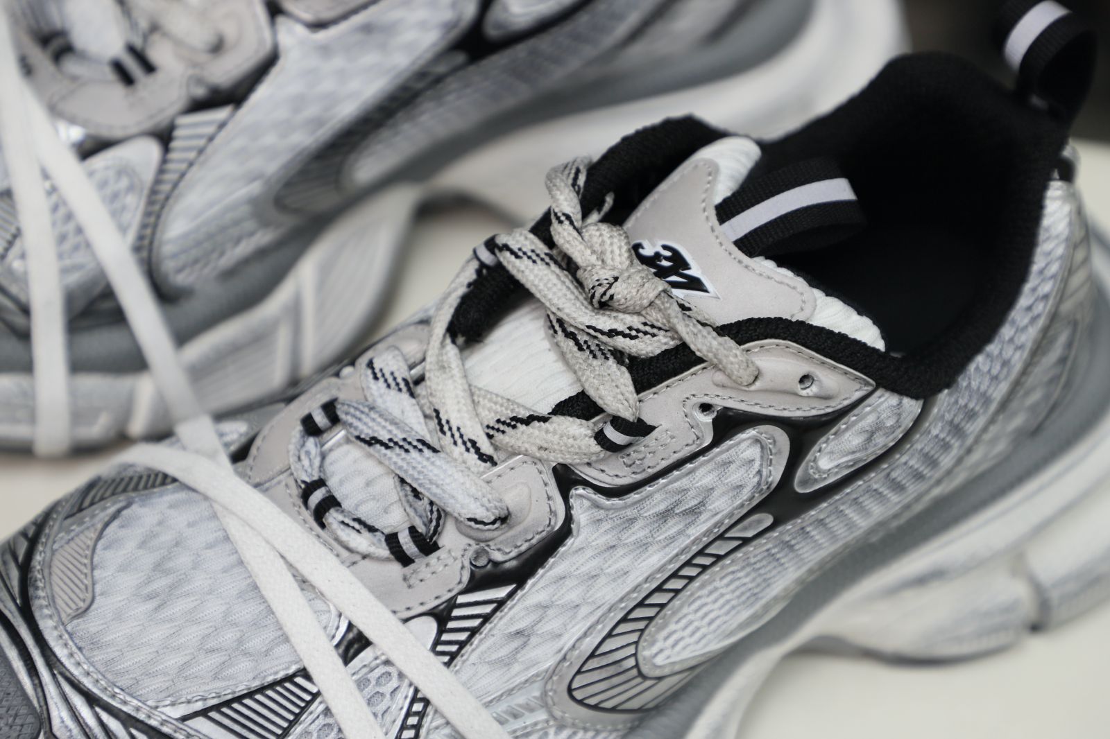 Balenciaga all sizes still in stock! Please contact customer service on iMessage/WhatsApp to purchase! BLGA  3XL