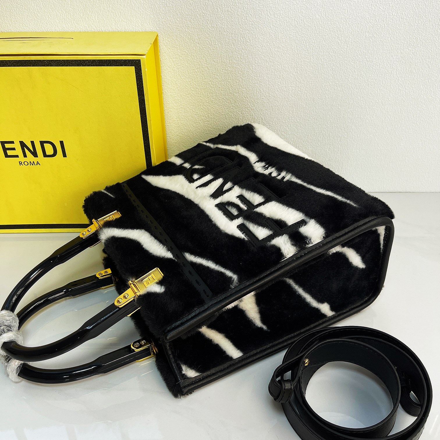 Fendi Tote Bag "Sunshine Tote Bag" Model: 8836 Black and White Pattern Size 23ⅹ22cm