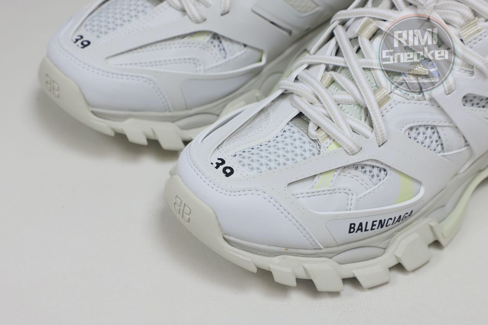 Balenciaga all sizes still in stock! Please contact customer service on iMessage/WhatsApp to purchase! BLGA  Track（LED）