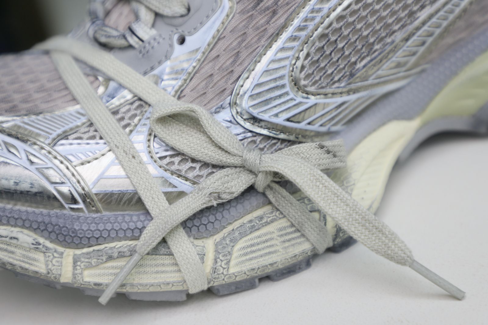 Balenciaga all sizes still in stock! Please contact customer service on iMessage/WhatsApp to purchase! BLGA  3XL