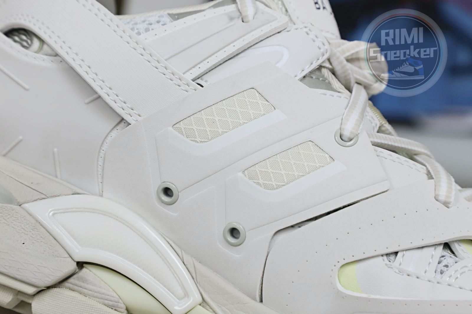 Balenciaga all sizes still in stock! Please contact customer service on iMessage/WhatsApp to purchase! BLGA  Track（LED）