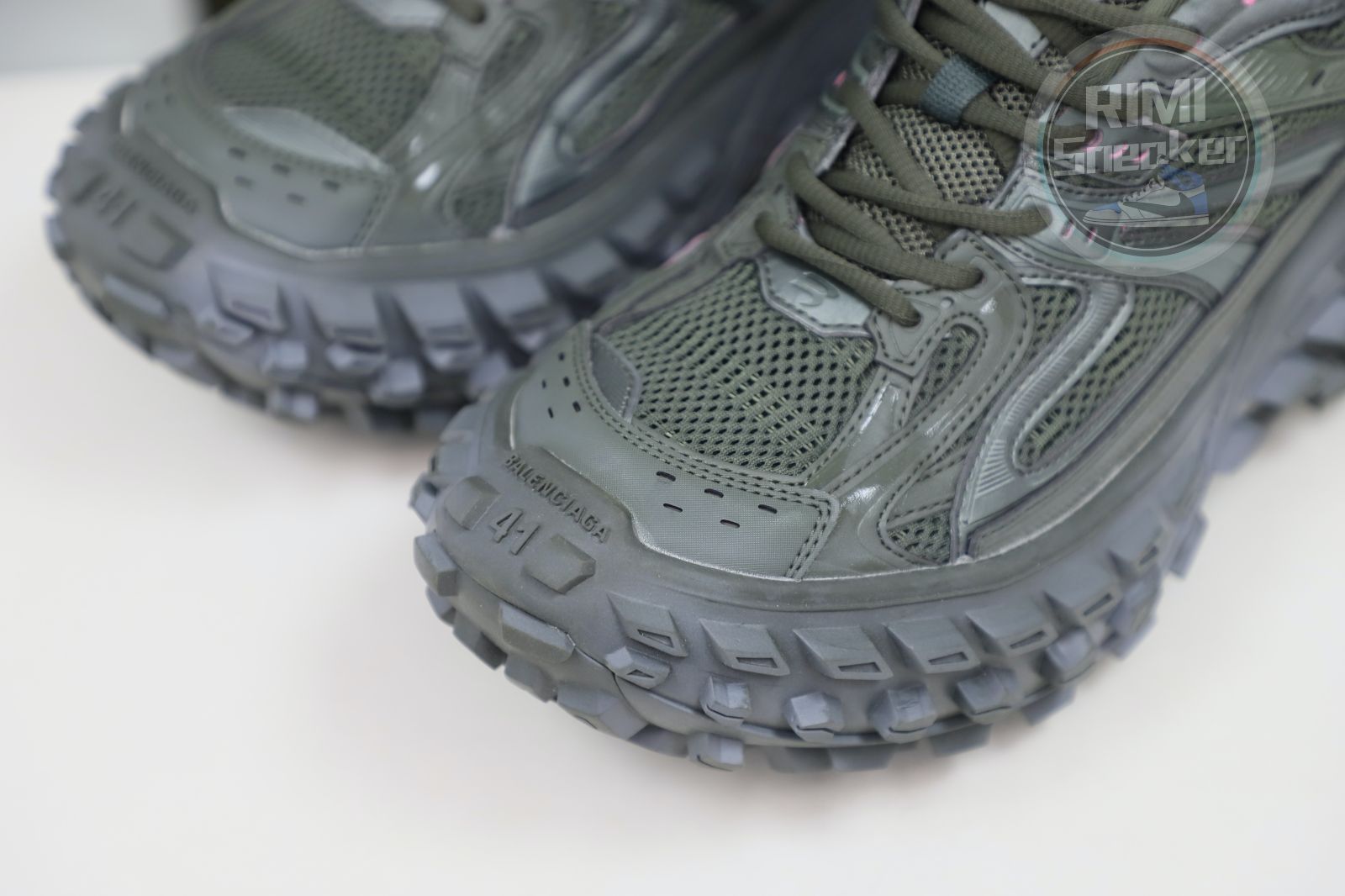 Balenciaga all sizes still in stock! Please contact customer service on iMessage/WhatsApp to purchase! BLGA  Defender