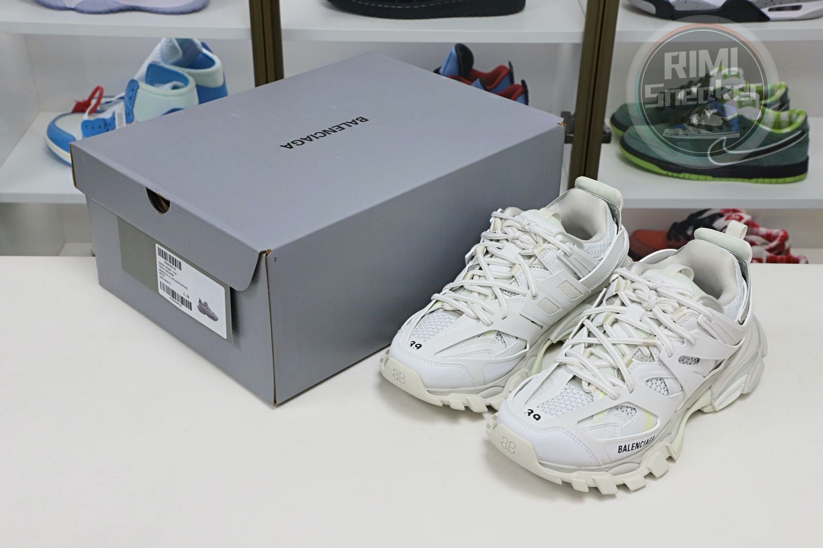 Balenciaga all sizes still in stock! Please contact customer service on iMessage/WhatsApp to purchase! BLGA  Track（LED）