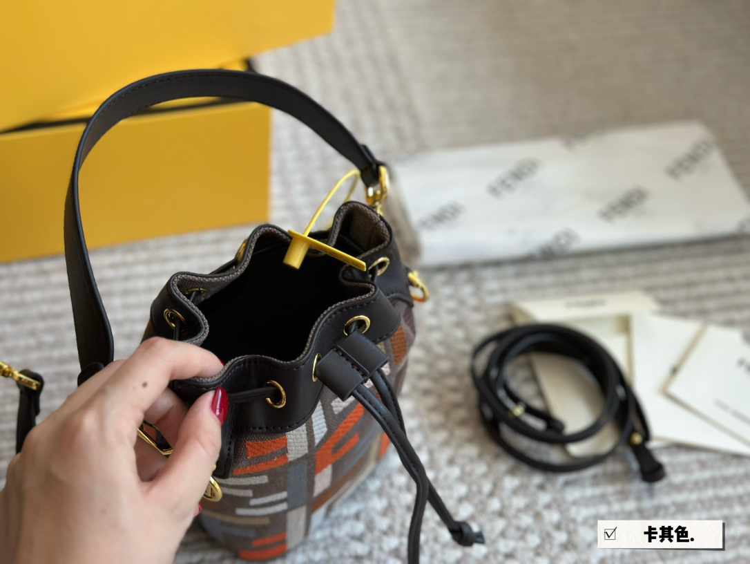 Fendi Mon Tresor Small Bucket Bag Size: 14*22cm