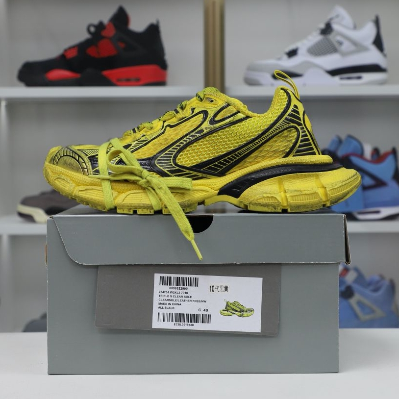 Balenciaga all sizes still in stock! Please contact customer service on iMessage/WhatsApp to purchase! BLGA  3XL