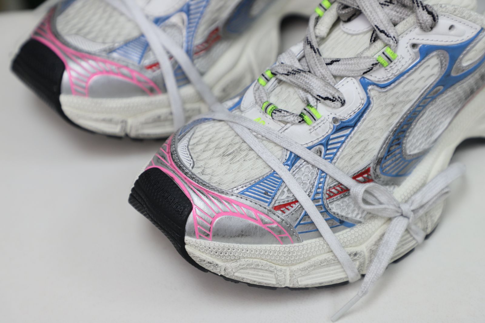 Balenciaga all sizes still in stock! Please contact customer service on iMessage/WhatsApp to purchase! BLGA  3XL