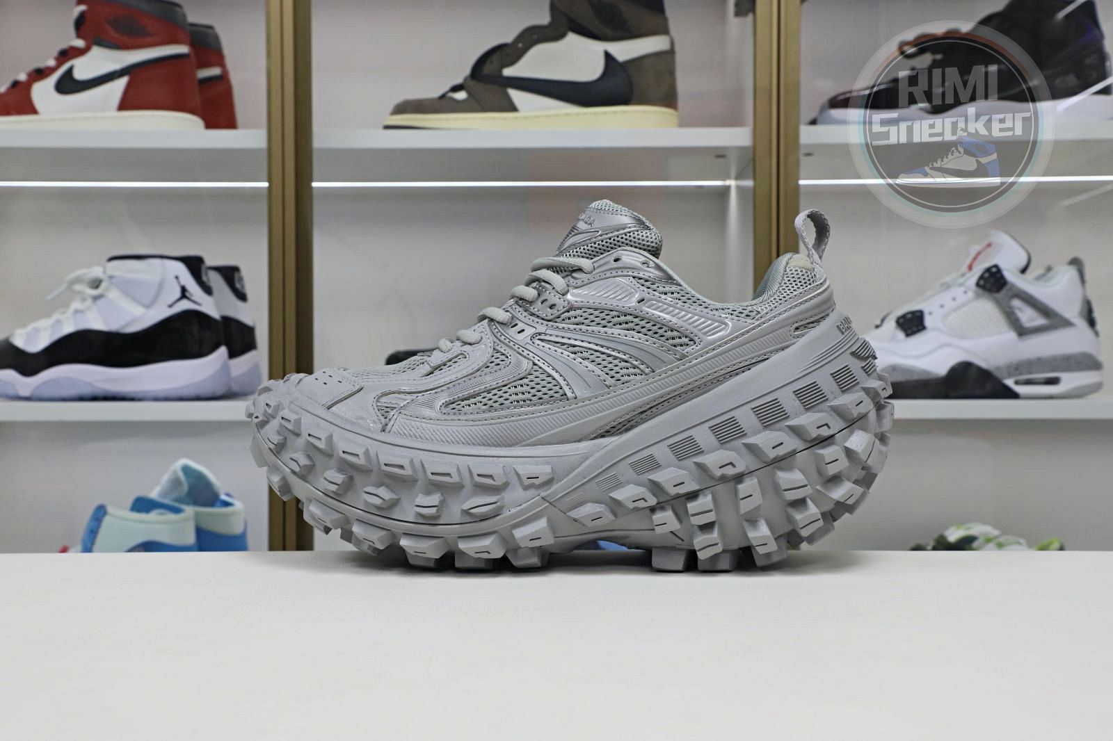 Balenciaga all sizes still in stock! Please contact customer service on iMessage/WhatsApp to purchase! BLGA  Defender