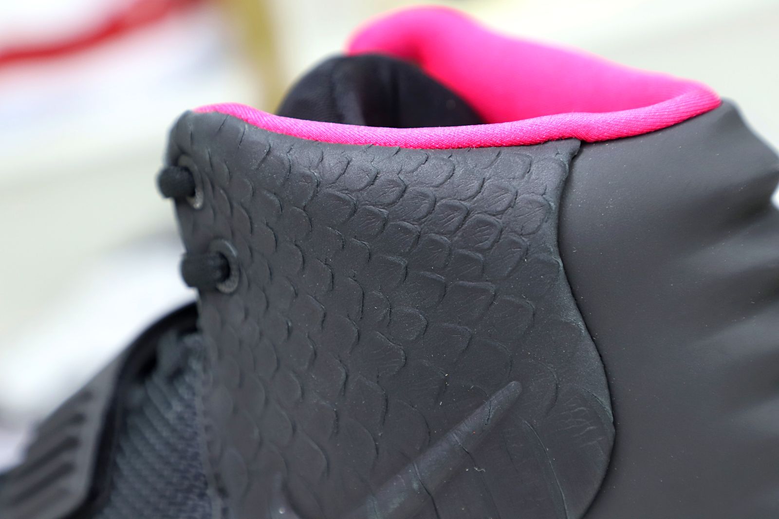 Nike Air Ye*zy 2 solar red