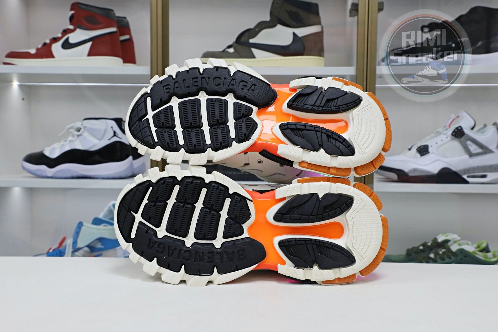 Balenciaga all sizes still in stock! Please contact customer service on iMessage/WhatsApp to purchase! BLGA  Track（LED）