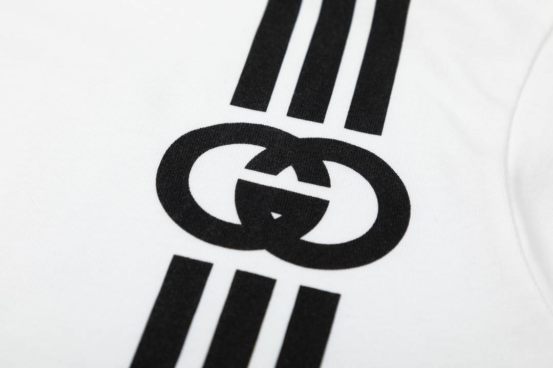 G*u*i  23ss double g vertical stripe foam printed t-shirt