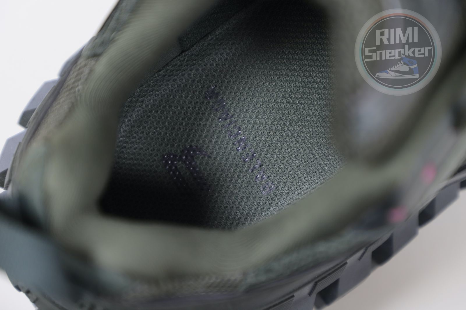 Balenciaga all sizes still in stock! Please contact customer service on iMessage/WhatsApp to purchase! BLGA  Defender