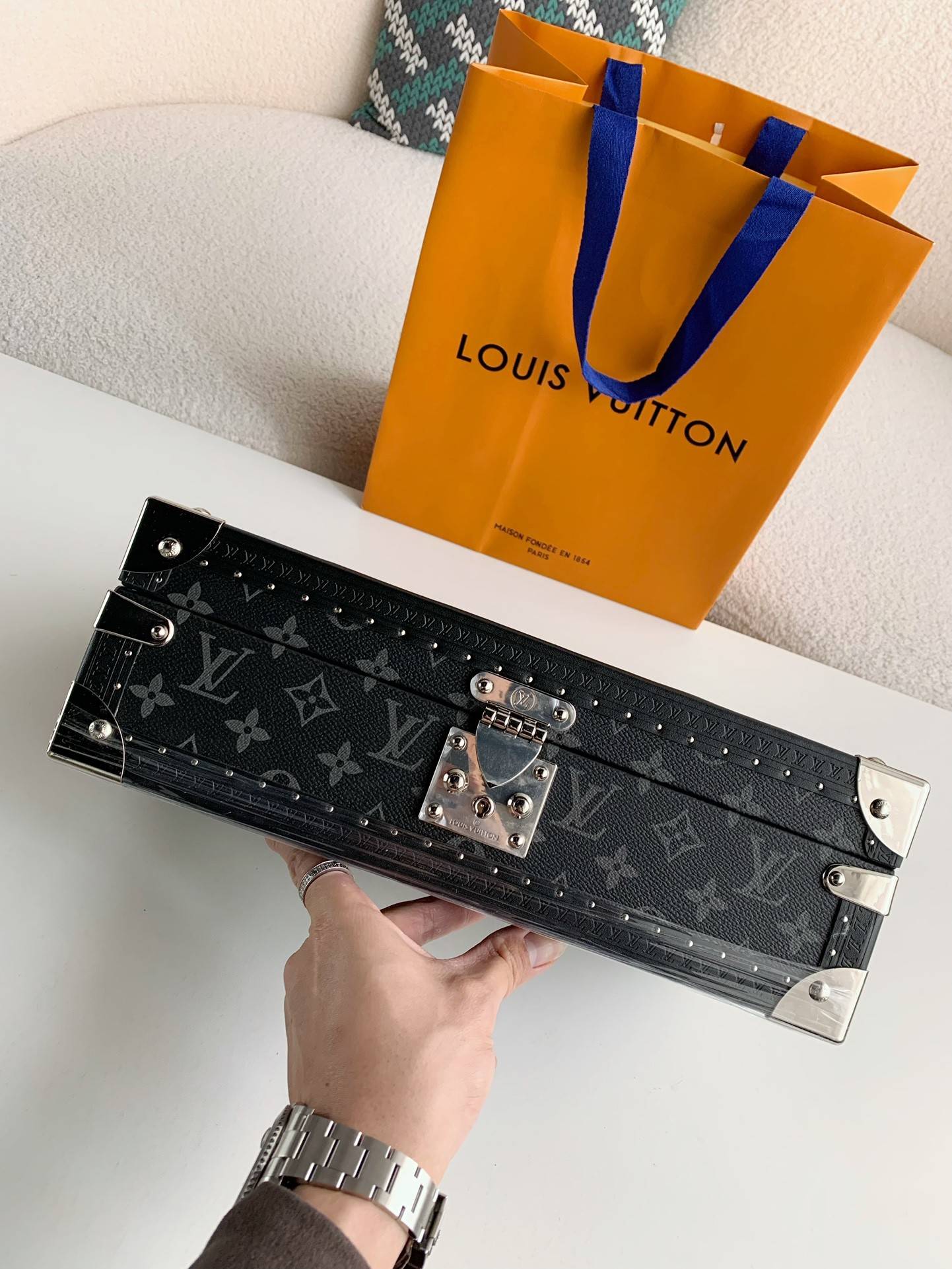 L*V Watch Storage Box Size：34*18*11cm