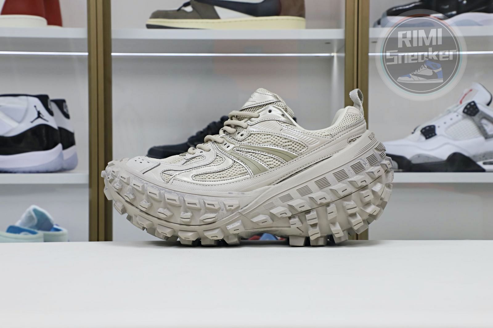 Balenciaga all sizes still in stock! Please contact customer service on iMessage/WhatsApp to purchase! BLGA  Defender