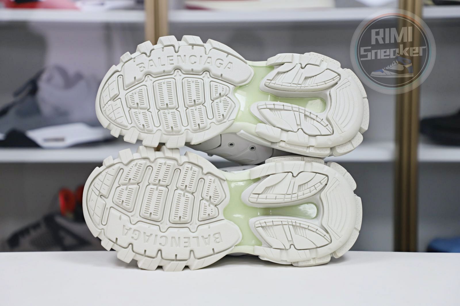 Balenciaga all sizes still in stock! Please contact customer service on iMessage/WhatsApp to purchase! BLGA  Track（LED）