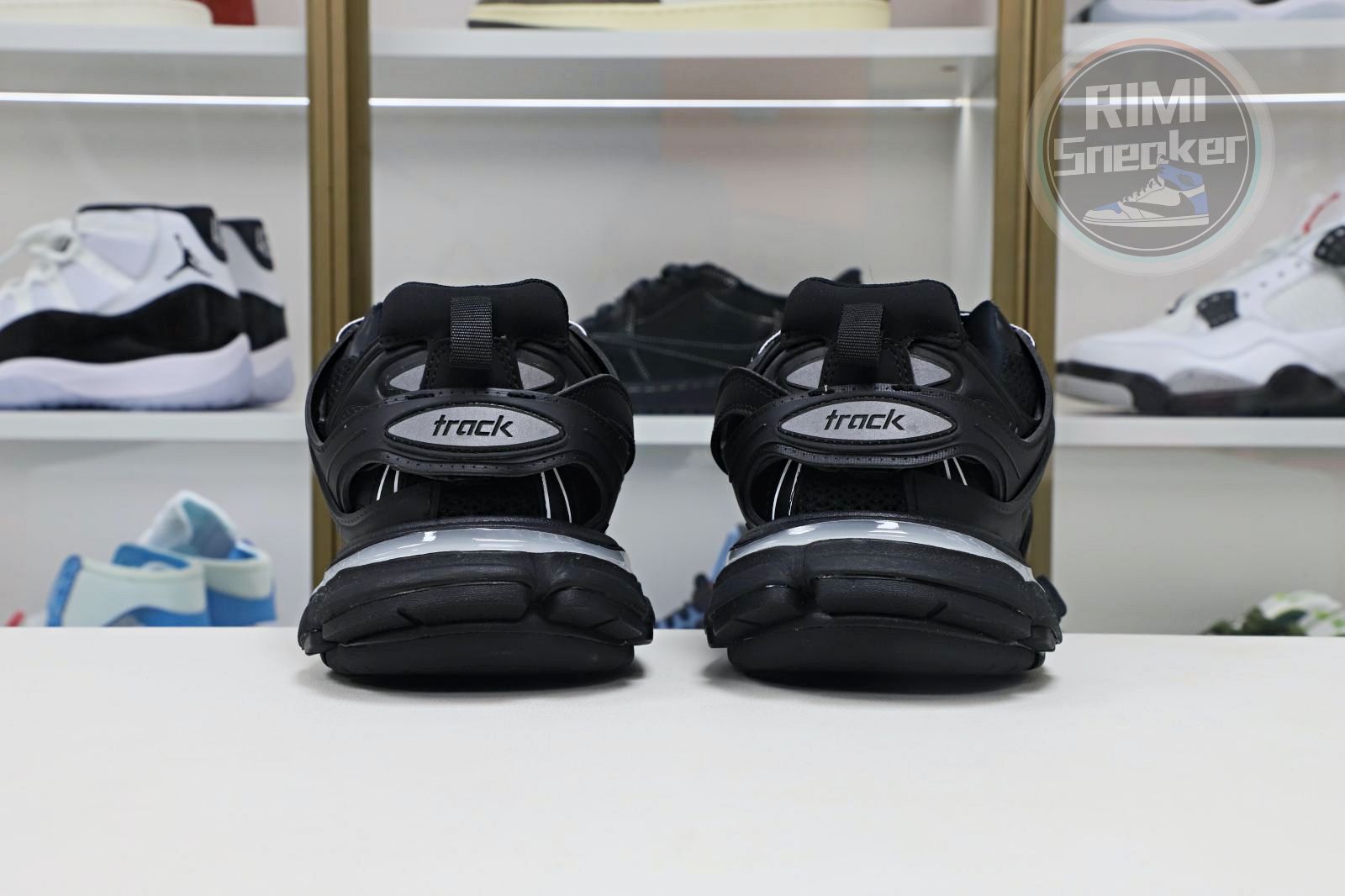 Balenciaga all sizes still in stock! Please contact customer service on iMessage/WhatsApp to purchase! BLGA  Track（LED）