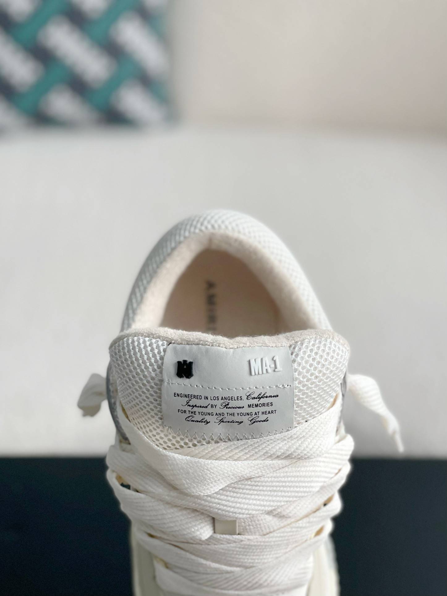 A*RI sneaker